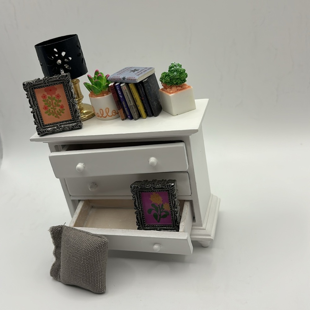 Dollhouse furniture set